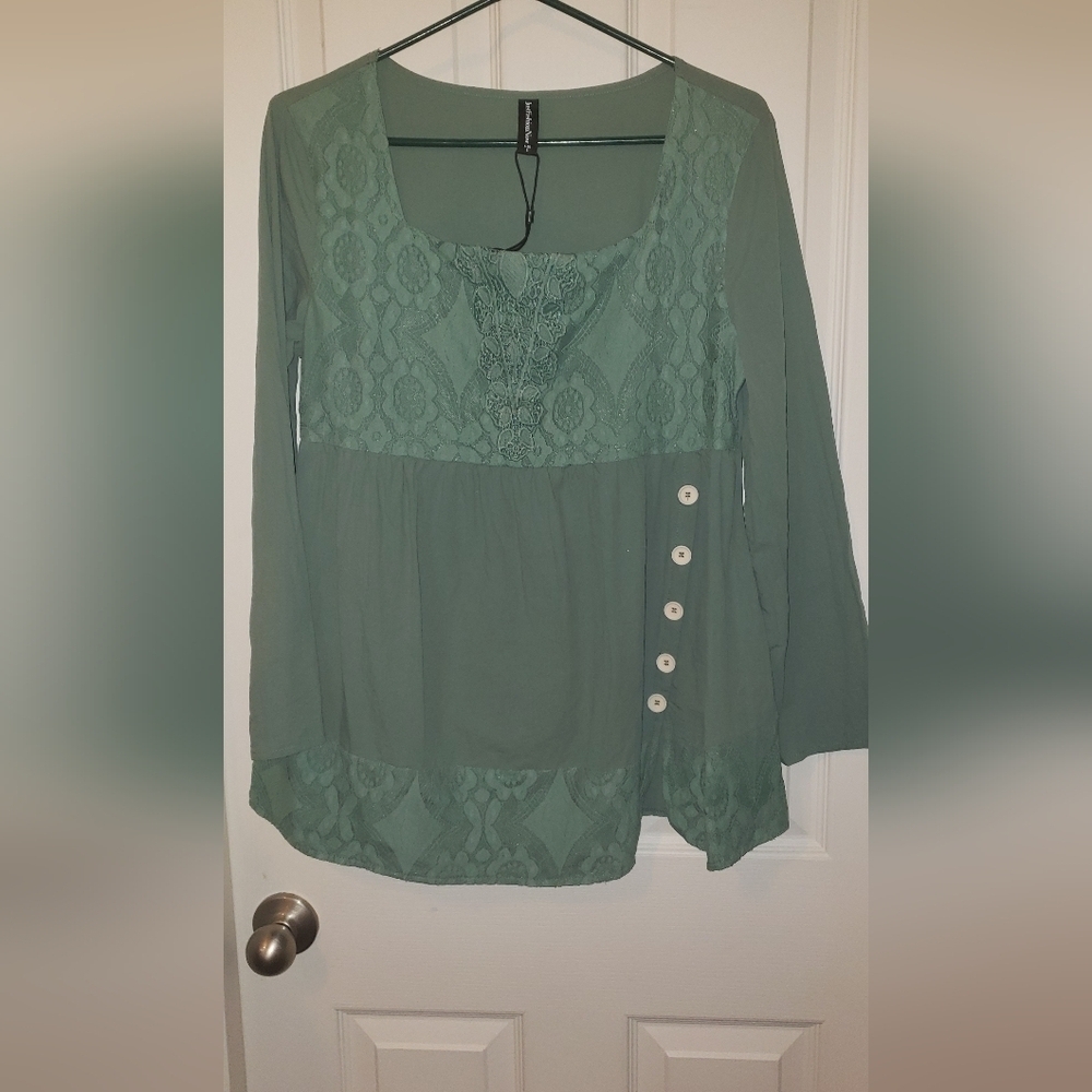 Green Long Sleeve Button Top Small